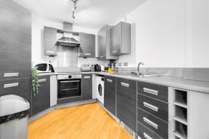 City Centre Apartment - Balcony - On Street Parking - Neflix 40AKW