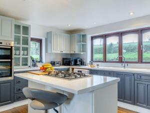6 Bed in Looe oc-86136