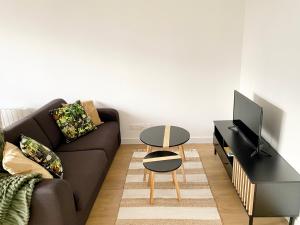 Beautiful T2 Tastefully Renovated Terrace - Madeleine