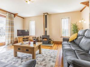 3 Bed in Callington oc-mbarn