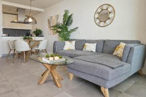 Poolside apartment in Carvajal, Fuengirola