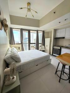 Isla Room by Lakbay Urban Living Makati