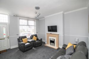 Fully Furnished 2-Bedroom Home in Ainsworth, Bolton Ideal for Professionals and Relocations