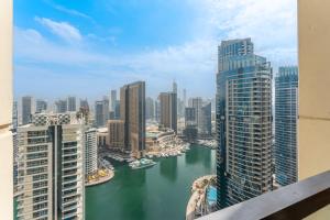 Vacationer Holiday Homes I Chic 4 Bed with Office l Epic Marina Views l Steps from JBR Beach, JBR Walk & More