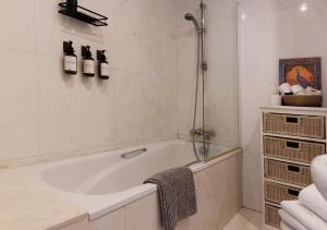 Bright Apartment with Terrace on Paseo de Gracia