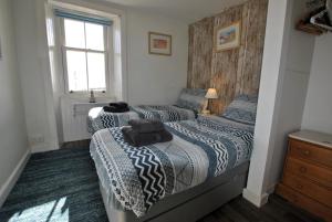 Harbourside- home by the sea in coastal village