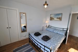 Harbourside- home by the sea in coastal village