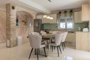 Villa Korana with Pool & Jacuzzi