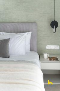 Bright and Roomy 2BR 2BA Kallithea Family Stay