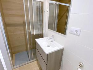 Bonito apartamento cerca de la playa en Roses con aparcamiento privado - HISP-312-29