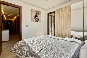 Central Gueliz 1BR with Balcony Wi-Fi & AC