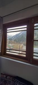 Scenic Mountain Hut Naranag