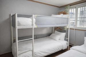 Stay JoyㅡSteps away from Gyeongbokgung Palace and Bukchon Hanok Village