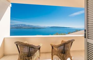 Omolos House