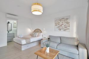 AIO Seaview Apartment - Prime Location & Sea Views