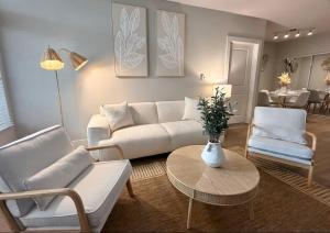 Resort-Style - UCLA Village - Spacious 2BR - 3 Beds - SPA & Parking