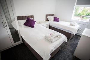 Halford House 3 Bed Town Centre Home from Home with Parking for 2 cars Prime Location Tamworth