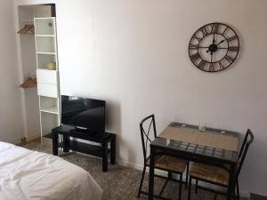 Joli studio, hypercentre, à 20 min des Champs Elysées en train