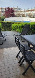 Studio cabine clim rez-de-jardin résid piscine 150 m plage