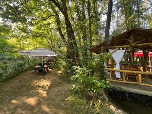 Hotel Restorant Natyra Diber Camping