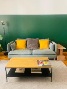 Downtown Milan Chic Apartment - Quiet Retreat with Free WIFI & Air Conditioning