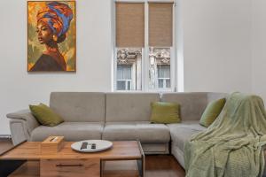 Charming 2-Bedroom Apartment with Balcony near Old Town