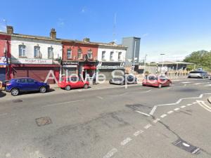 Cosy Tilbury Town 2BR Apt, Station and Amenities