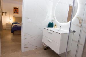 Double room with private bathroom in Alicante 3
