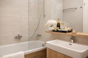 Apart B&V 701 Coresi - Luxury Apartment with View