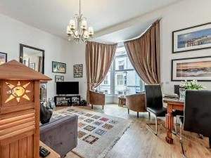 2 Bed in Tenby oc-fb288