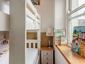 2 Bed in Tenby oc-fb288