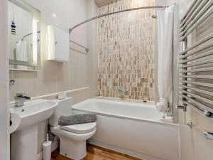 2 Bed in Tenby oc-fb288