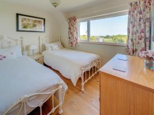 4 Bed in Worth Matravers IC118