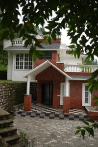 The Chirping Sal Villa, by ShivStuti HomeStays