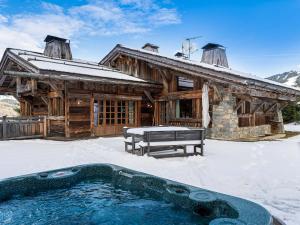 Chalet montagnard à Rochebrune avec jacuzzi, sauna, 6 chambres, proche des pistes, accueil 12 pers - FR-1-569-37