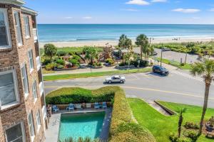 3 BR Beachfront Condo with Balcony & Stunning Views