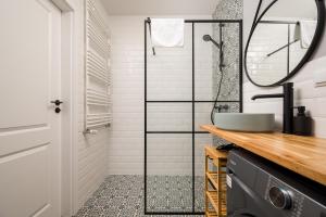 Hemara Modern Apartment by BookingHost