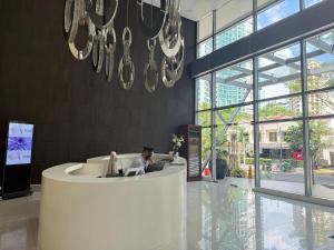 Spacious BGC 2 BR with a view