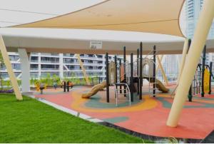 Vogue Vacation Homes, Arjan Skyz by Danube near Miracle Garden, One bedroom Apartment with Balcony and City View, Access toAmenities