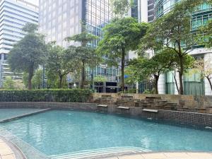 Spacious BGC 2 BR with a view