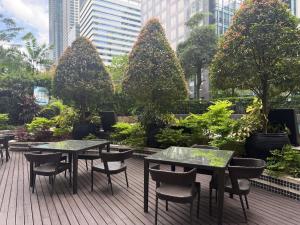 Spacious BGC 2 BR with a view
