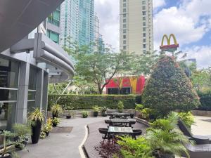 Spacious BGC 2 BR with a view