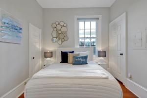 Savannah Suite on Front