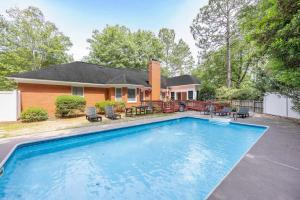 Market District Pool House