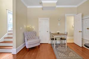 Condo Riviere Stay Downtown! Walk everywhere!