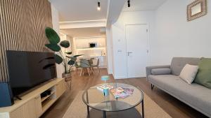 Madeira Bliss I - T1 moderno com piscina, varanda, vista mar e estacionamento