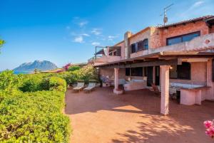 Costa Corallina Villa with direct beach access and stunning views