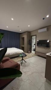 007s tara-JRE Jabal Al Lweibdeh with stunning view