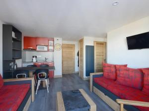 Appartement rénové 2 pièces, balcon, animaux admis, parking - FR-1-181-1959
