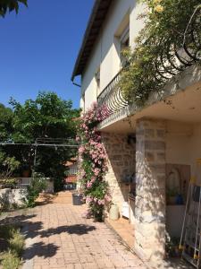 House near Avignon with pool